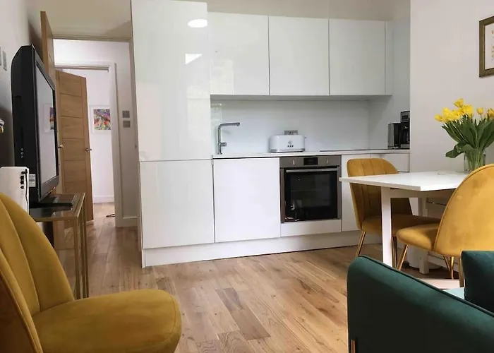 Newly Refurbished 2-Bedroom Flat In Notting Hill