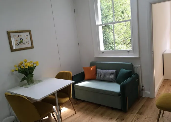Newly Refurbished 2-Bedroom Flat In Notting Hill