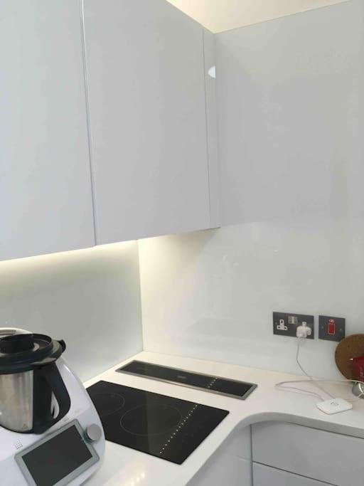 Newly Refurbished 2-bedroom Flat In Notting Hill Apartment London