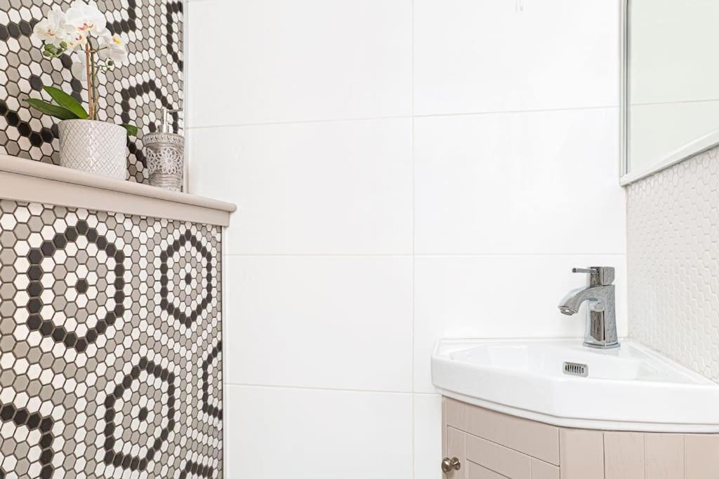 Newly Refurbished 2-bedroom Flat In Notting Hill London